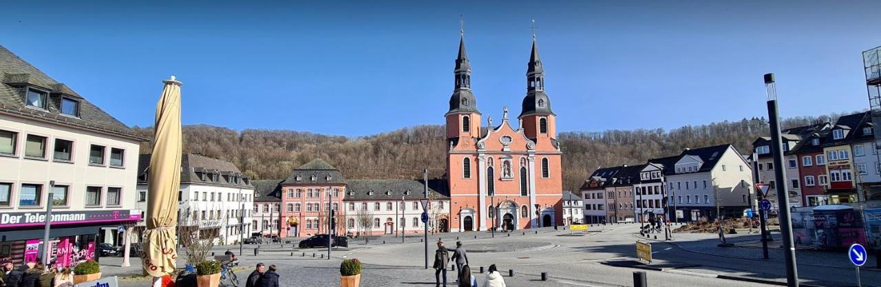 Отель Gasthaus Hubertus Reuth Экстерьер фото