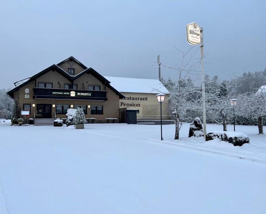 Отель Gasthaus Hubertus Reuth Экстерьер фото