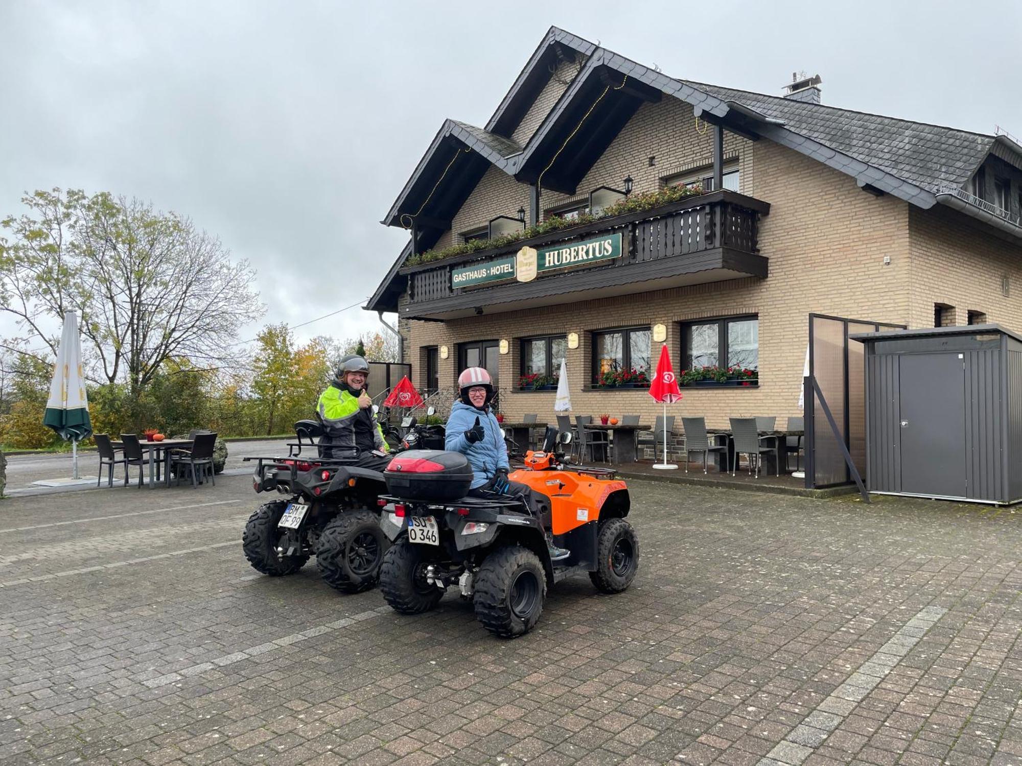 Отель Gasthaus Hubertus Reuth Экстерьер фото